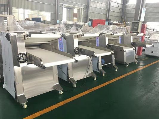 30 كجم / الوقت 4KW الفولاذ المقاوم للصدأ 304 آلة ضغط العجين